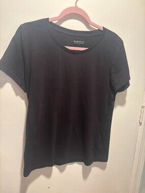 ## ✨ Marcella NYC Manhattan Crew Neck Tee ✨